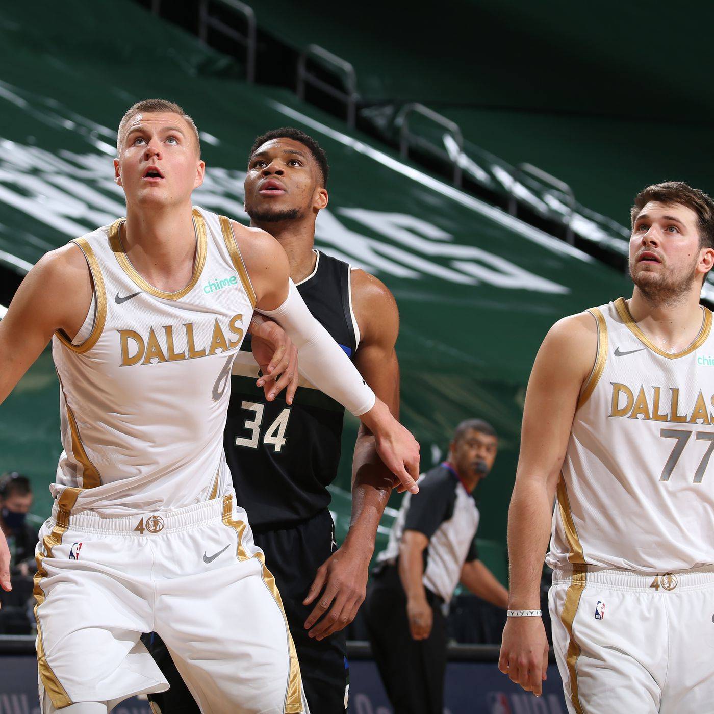 包含波兰乒乓球队鏖战英国乒乓球队，波尔统治全场的词条