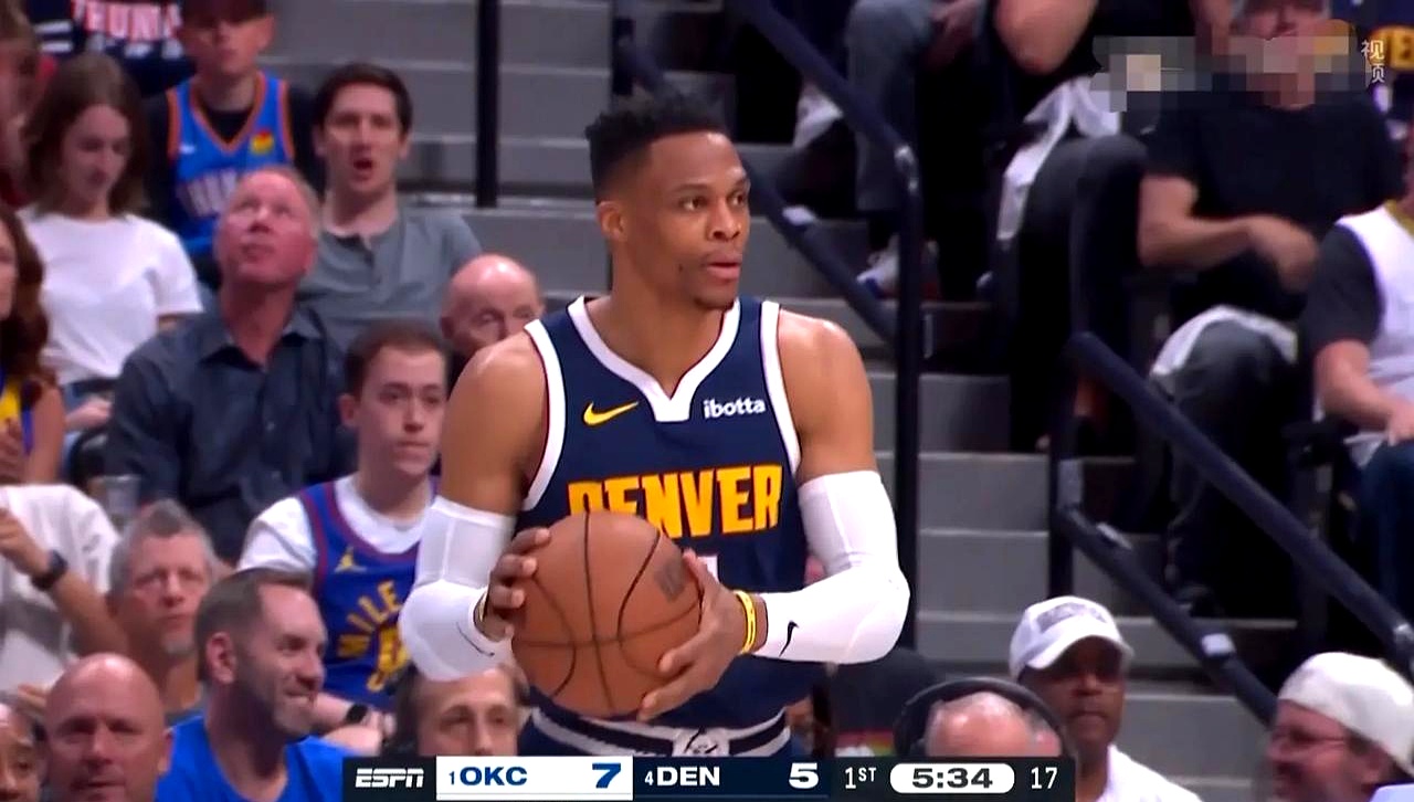 加拿大男篮强势勇士B队，威斯布鲁克三分雨点燃全场