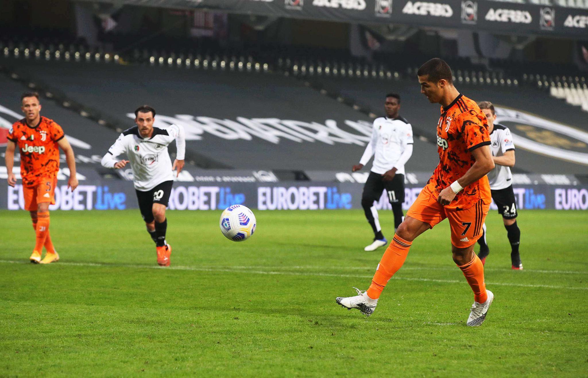 尤文力克曼联，特尔施特根一己之力扛起全队的简单介绍