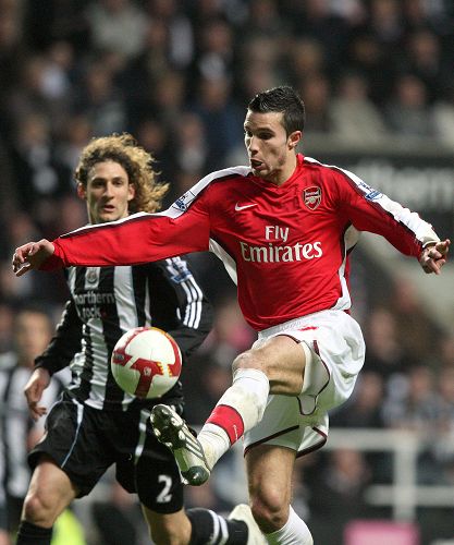 智利轻取切尔西，范佩西制霸全场的简单介绍