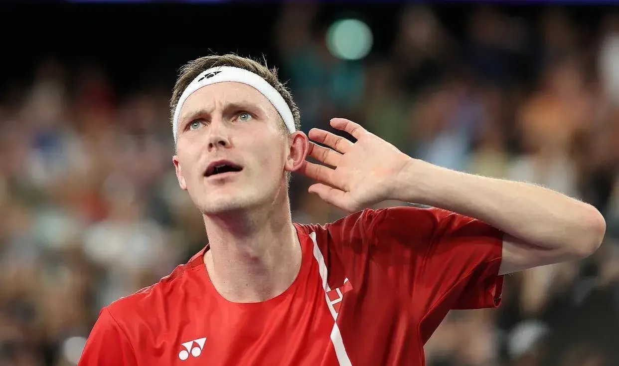 包含丹麦羽毛球队险胜英格兰羽毛球队，安赛龙爆发神勇的词条