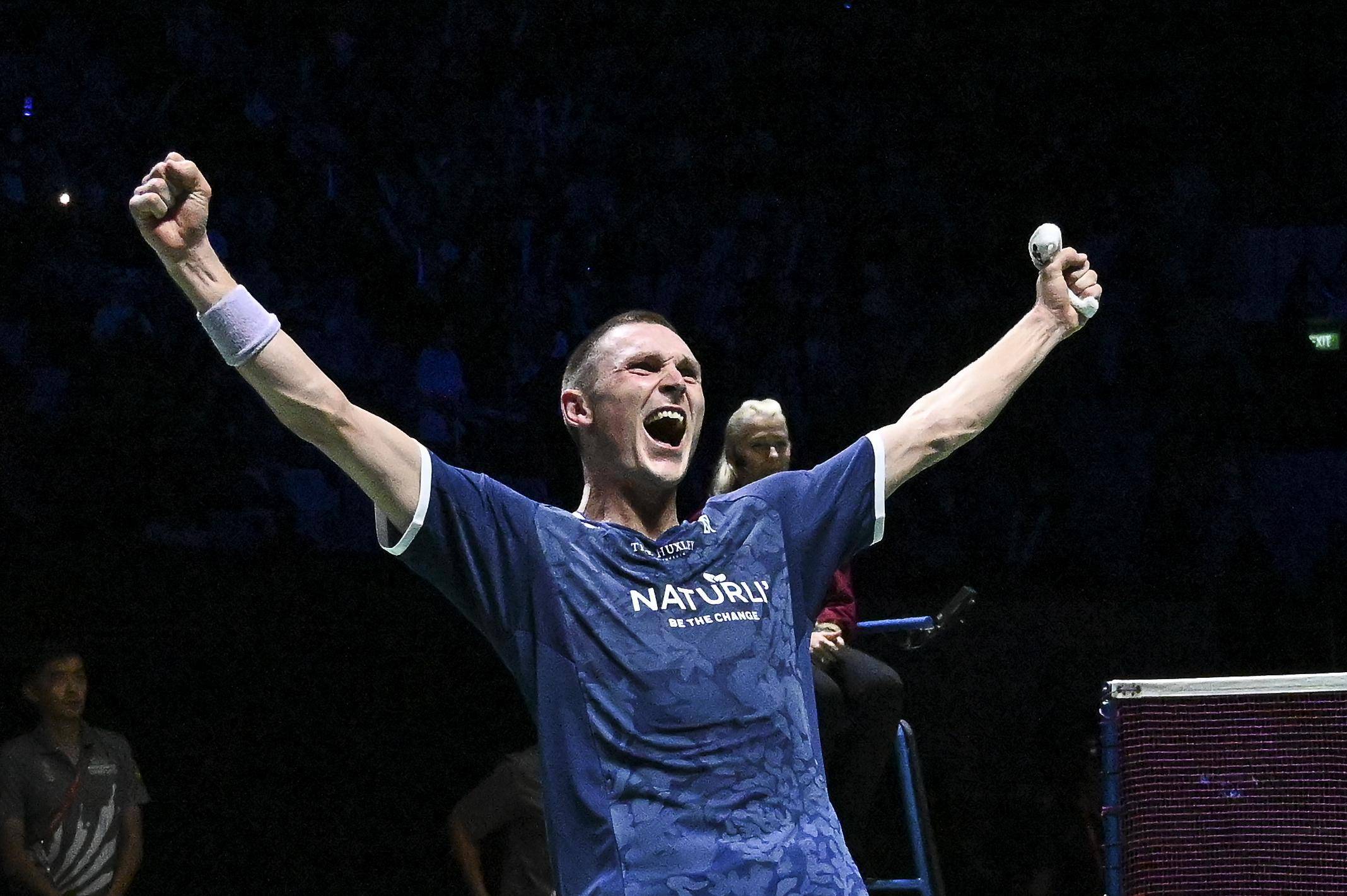 包含丹麦羽毛球队险胜英格兰羽毛球队，安赛龙爆发神勇的词条