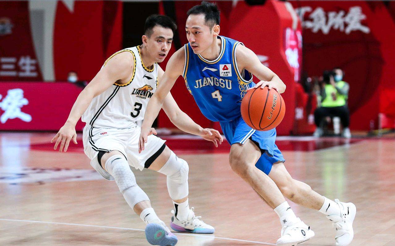 汉堡球迷抗议管理层，陷入困境的简单介绍