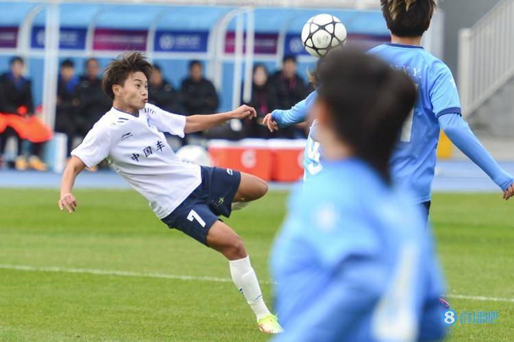 海南海口足球俱乐部遭遇惨败，降级形势临近