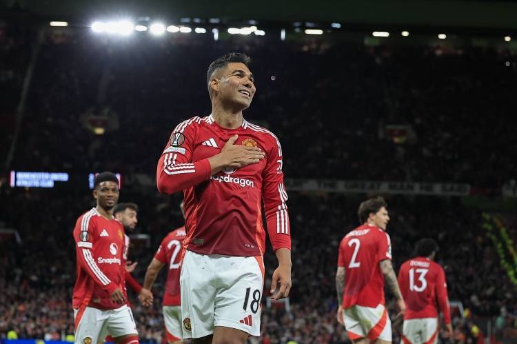 曼联大胜里昂，晋级欧冠32强的简单介绍