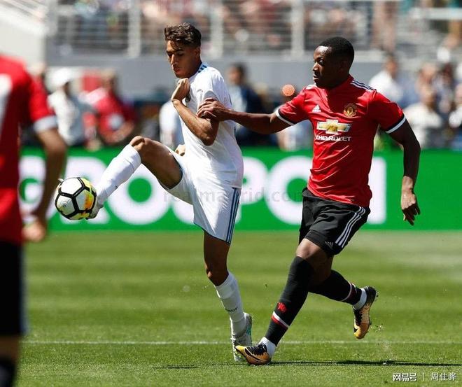 马努联中后卫发挥低迷，频频失误影响球队的简单介绍