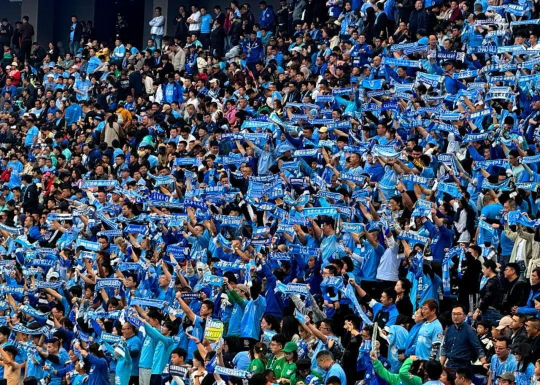 一支优秀球队成功击败对手夺得重要胜利的简单介绍