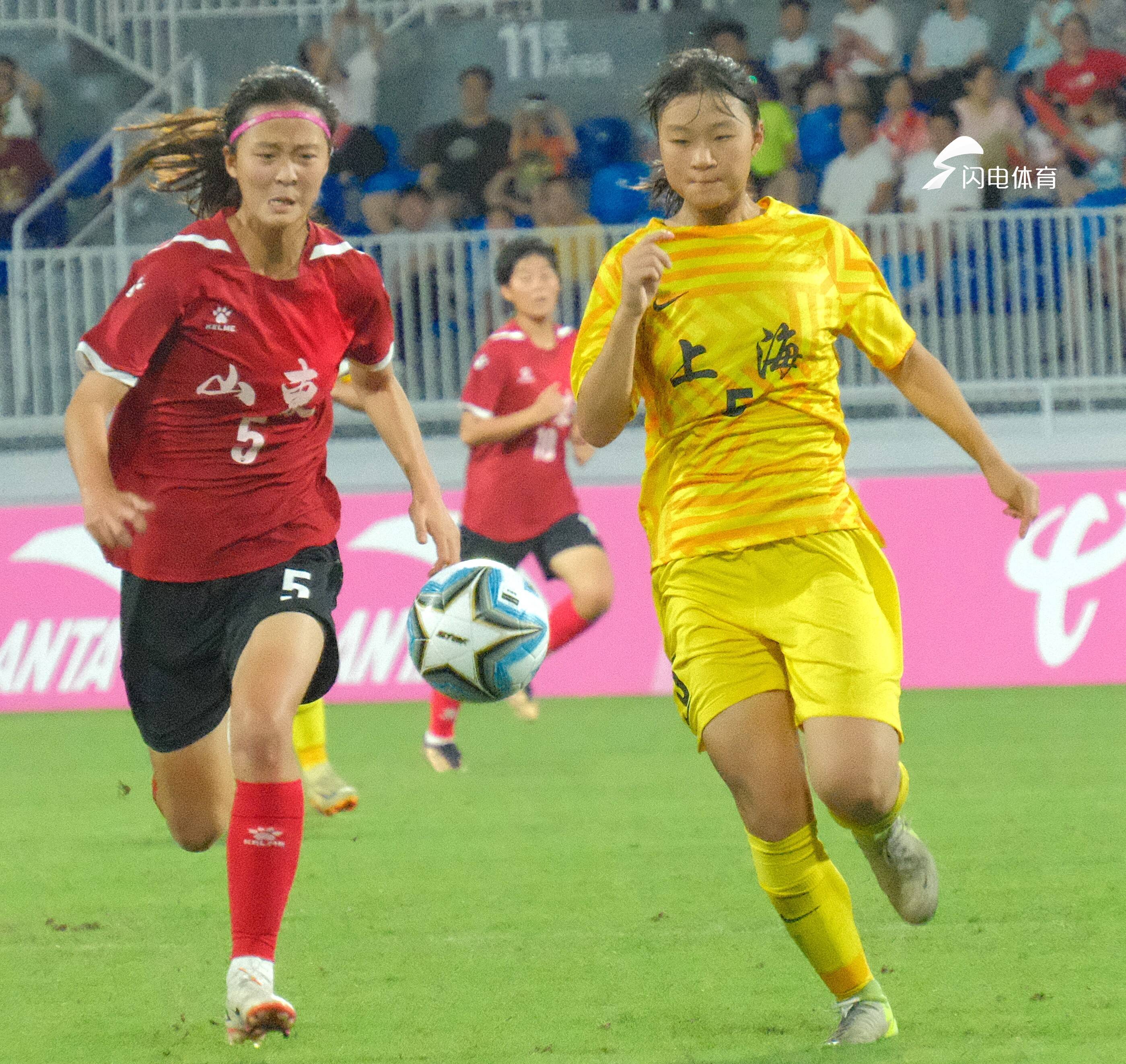 顽强拼搏！球员血性大发，全力争夺胜利的简单介绍