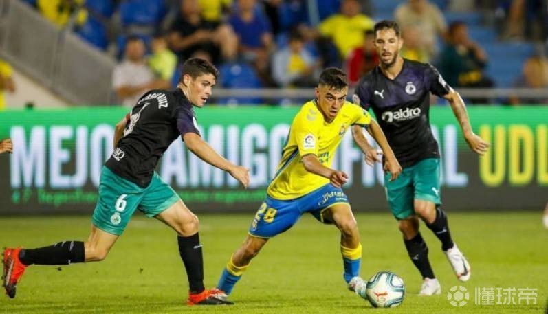 斯帕尔险胜阿贾克斯，晋级八强