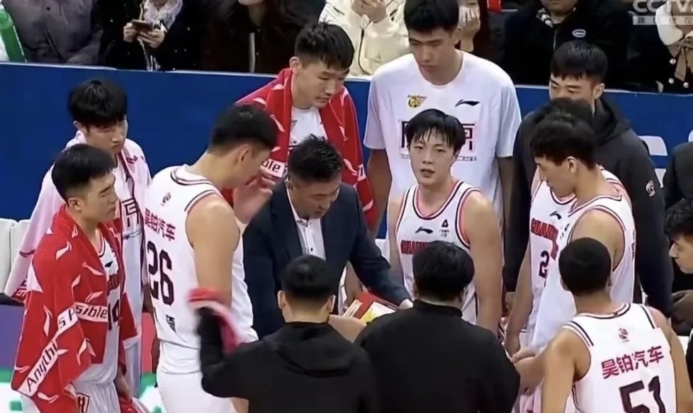 强队战术新意，对手难以预测下一步动作的简单介绍