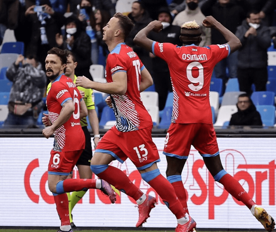 包含乌迪内斯逆转战胜对手，前程一片光明的词条