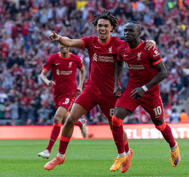 英格兰轻取多特蒙德，本泽马扛起全队的简单介绍